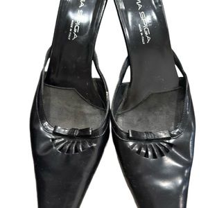 Via Spiga Black Heels with Pointed Toe and Sleek Design